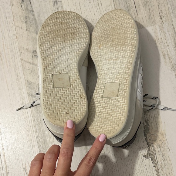 33.9 The Original White and Black Women's Sneakers - Picture 9 of 12